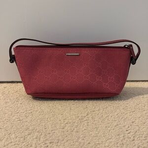 Gucci GG Canvas Boat Pochette in pink